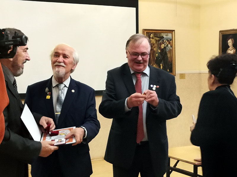 Торжественная церемония вручения знака «Заслуженный художник Европы» и почетного диплома 22 ноября 2019г. в галерее «N-Prospect» в Санкт-Петербурге
